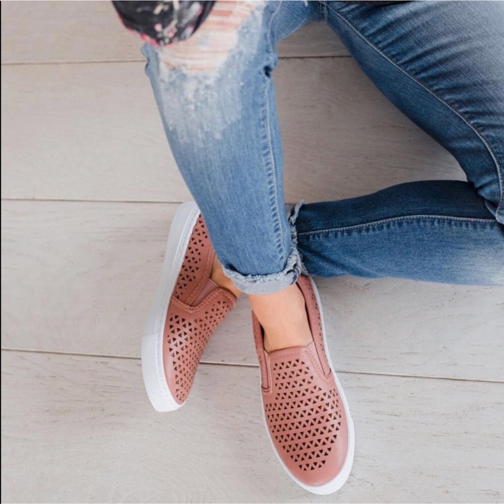 LAST 1🌸 cutout slip on sneakers blush pink - Picture 3 of 4